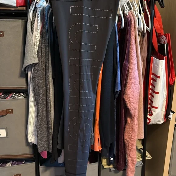 Lululemon Wunder Train High-Rise Tight 25" GRAPHIC Sz 6 Black Iridescent LOGO - Picture 3 of 8
